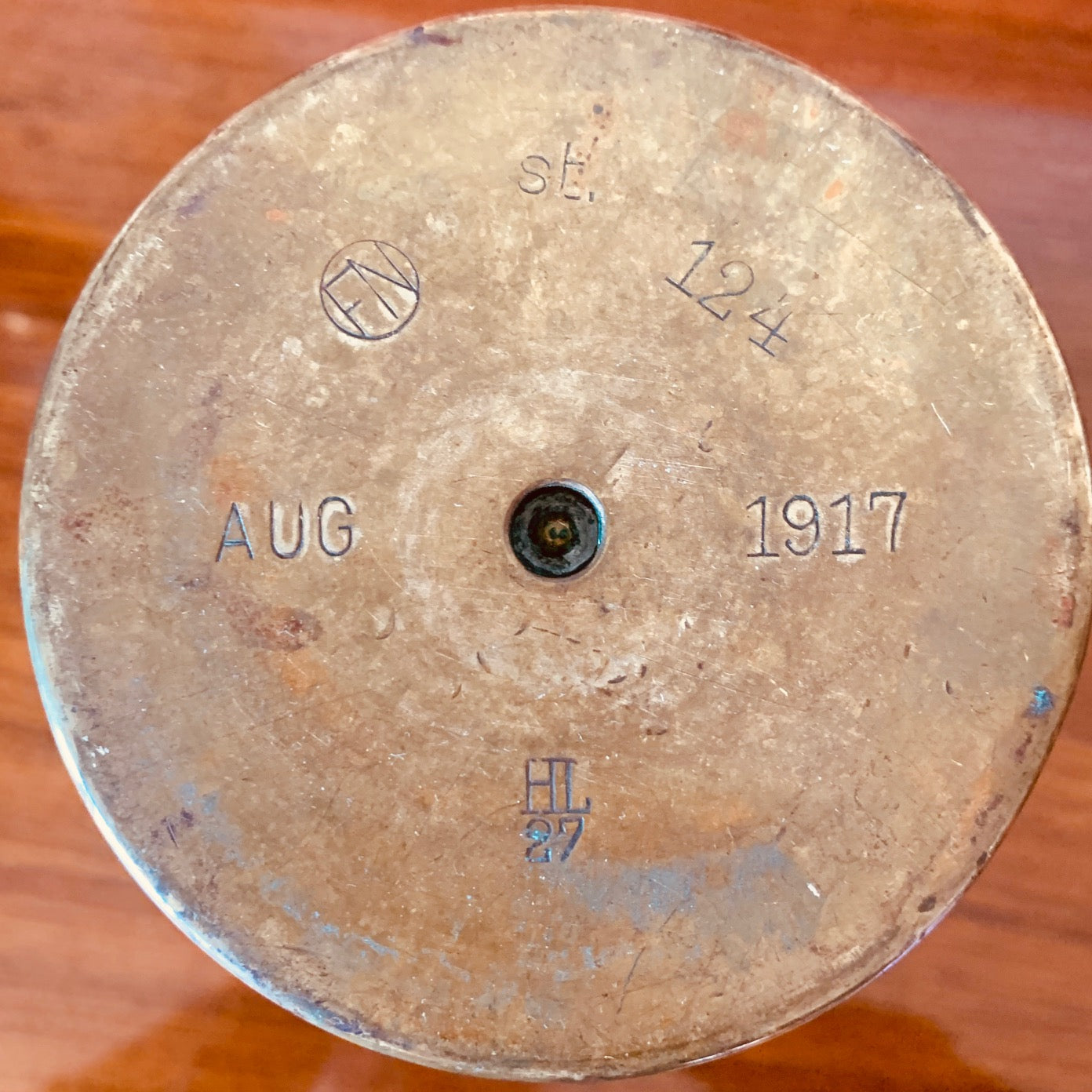 Vase obus sculpté dans les tranchées